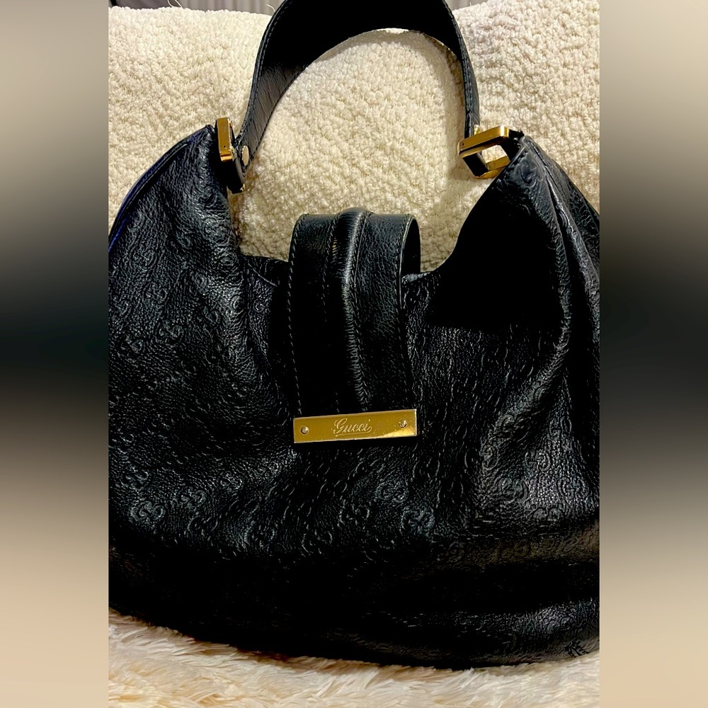 Authentic Black Gucci Guccisima leather shoulder bag with gold hardware
